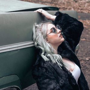 Meet your Posher, Mia